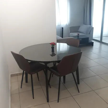 Villa A Cheerful In A Popular Area *